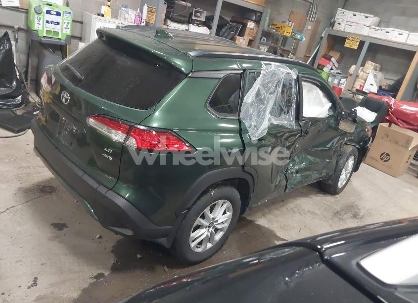 Photo 4 of 2022 Toyota Corolla CROSS LE (VIN 7MUCAABG3NV033546)