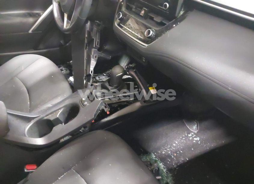 Photo 5 of 2022 Toyota Corolla CROSS LE (VIN 7MUCAABG3NV033546)