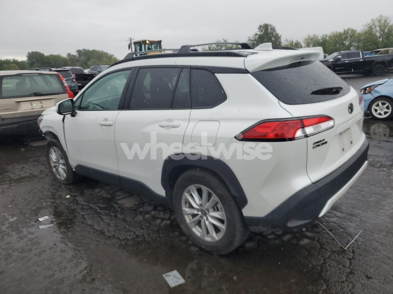 Photo 2 of 2023 TOYOTA COROLLA CROSS LE (VIN 7MUCAABG4PV051878)