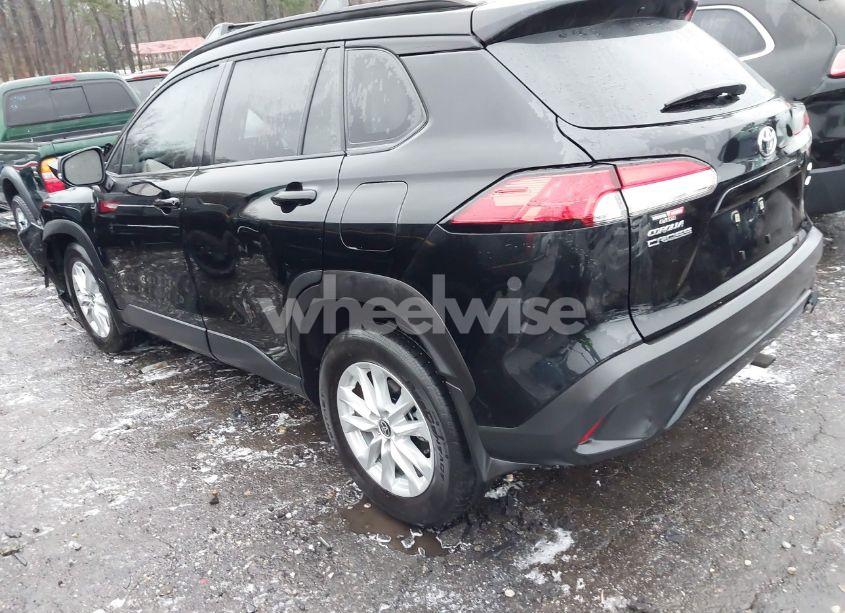 Photo 3 of 2022 Toyota Corolla CROSS LE (VIN 7MUCAABG5NV026131)