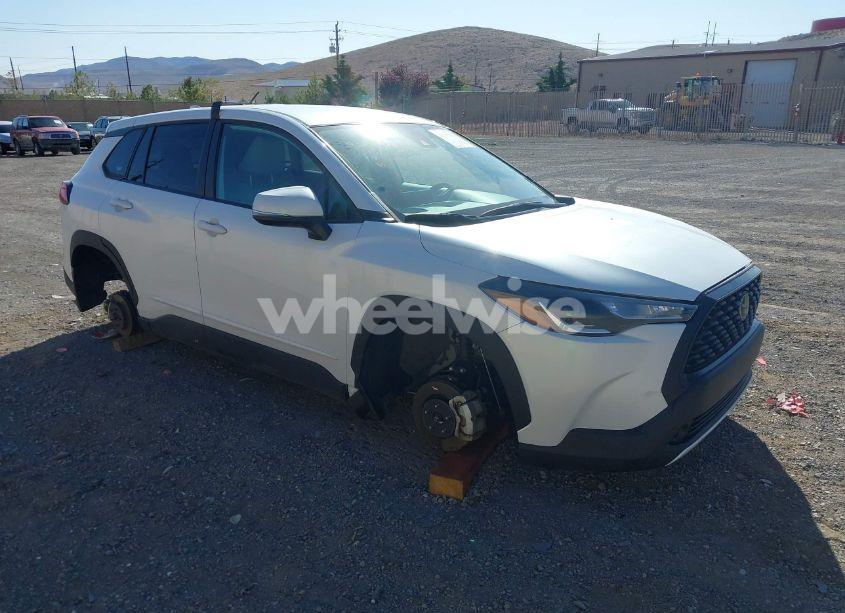 2022 Toyota Corolla CROSS LE (VIN 7MUCAABG5NV036643) main photo