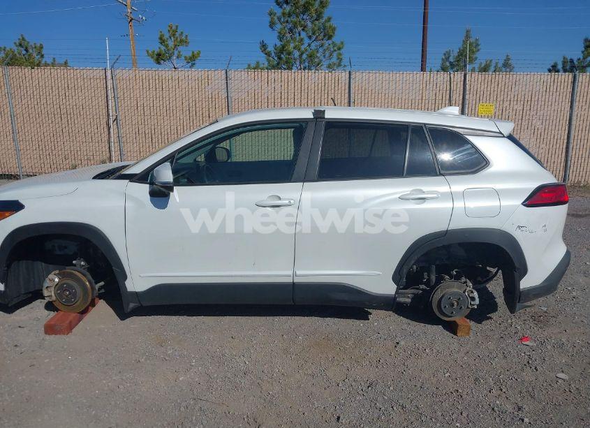 Photo 13 of 2022 Toyota Corolla CROSS LE (VIN 7MUCAABG5NV036643)