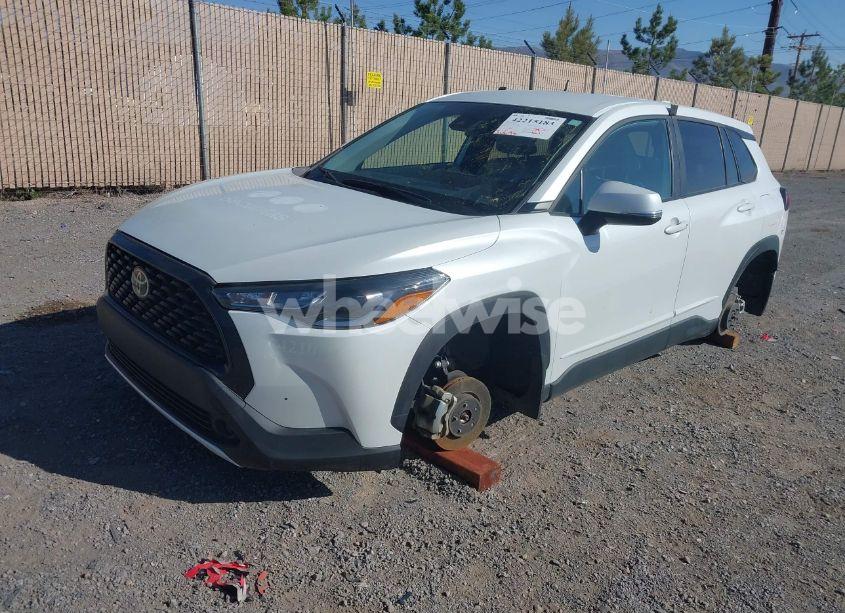 Photo 2 of 2022 Toyota Corolla CROSS LE (VIN 7MUCAABG5NV036643)