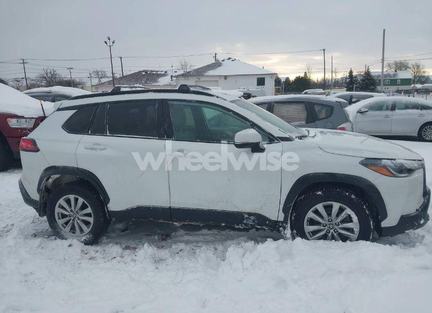 Photo 13 of 2022 Toyota Corolla CROSS LE (VIN 7MUCAABG5NV037209)