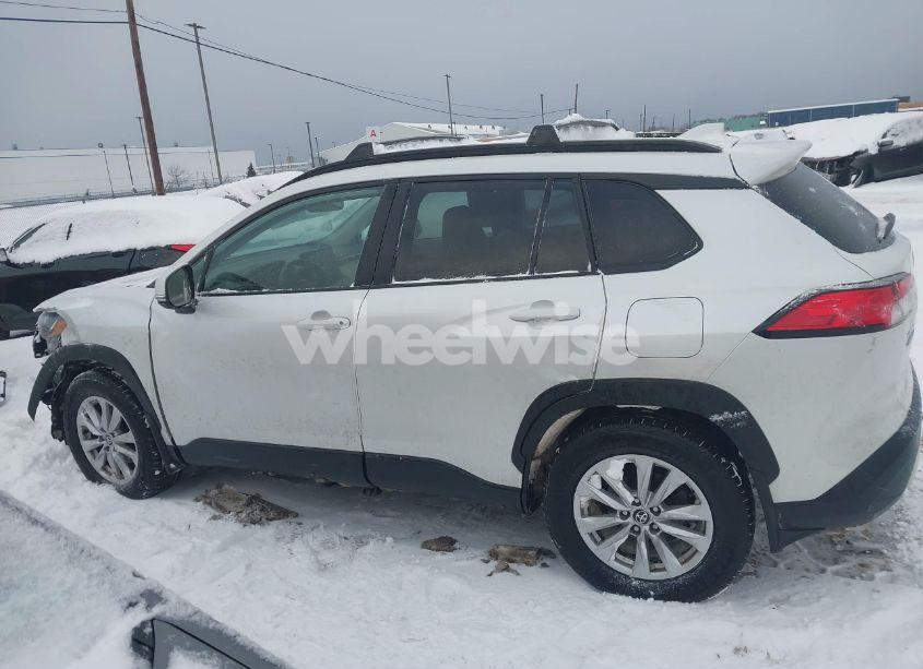 Photo 14 of 2022 Toyota Corolla CROSS LE (VIN 7MUCAABG5NV037209)