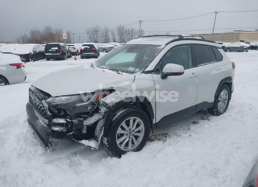 Photo 2 of 2022 Toyota Corolla CROSS LE (VIN 7MUCAABG5NV037209)