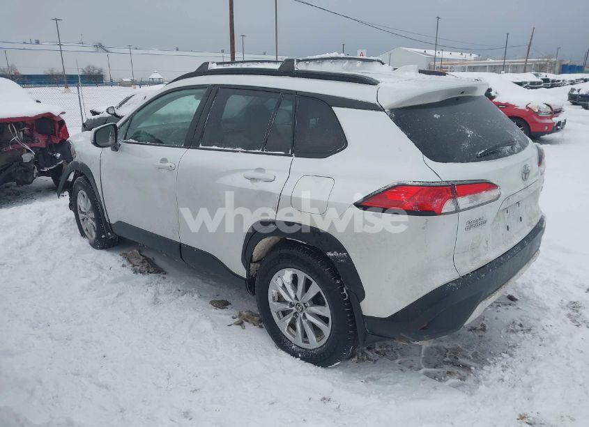 Photo 3 of 2022 Toyota Corolla CROSS LE (VIN 7MUCAABG5NV037209)
