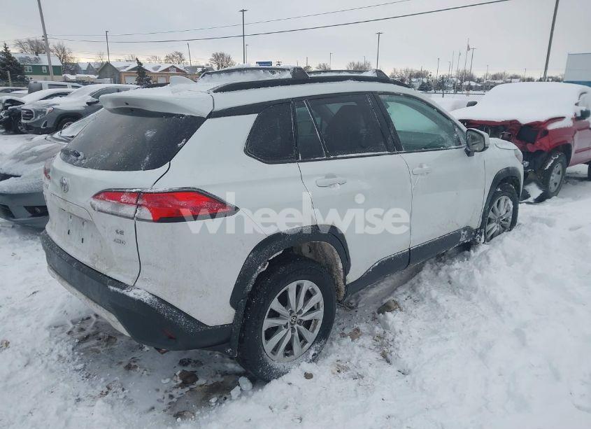 Photo 4 of 2022 Toyota Corolla CROSS LE (VIN 7MUCAABG5NV037209)
