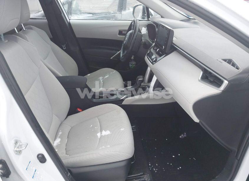 Photo 5 of 2022 Toyota Corolla CROSS LE (VIN 7MUCAABG5NV037209)