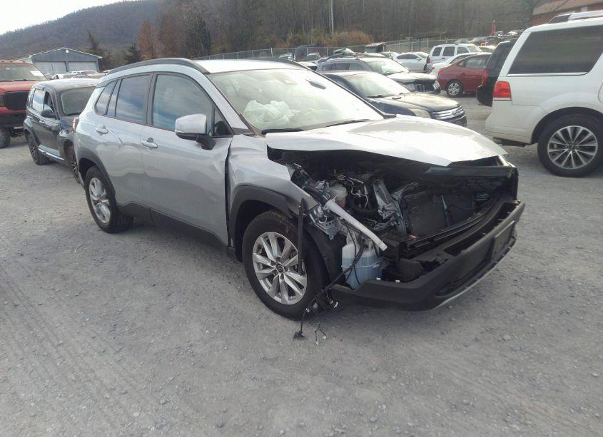 2022 Toyota Corolla CROSS LE (VIN 7MUCAABG6NV034559) main photo