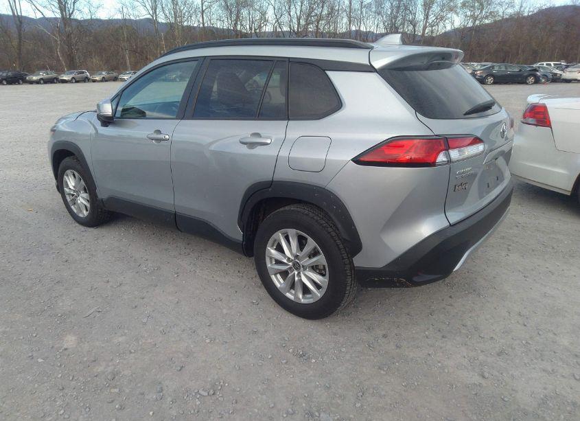 Photo 3 of 2022 Toyota Corolla CROSS LE (VIN 7MUCAABG6NV034559)