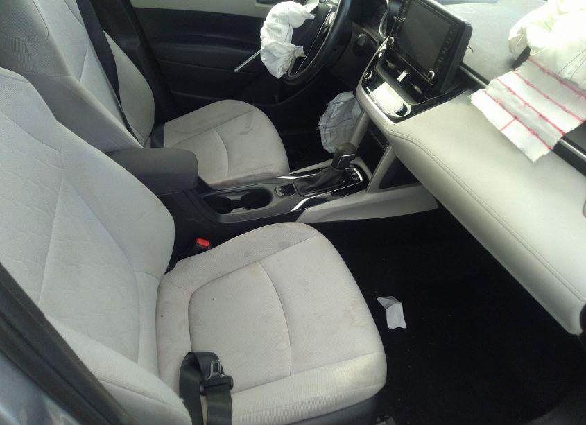 Photo 5 of 2022 Toyota Corolla CROSS LE (VIN 7MUCAABG6NV034559)