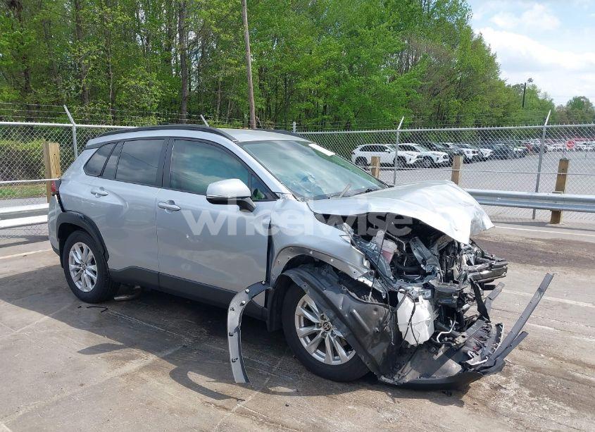 2022 Toyota Corolla CROSS LE (VIN 7MUCAABG7NV005913) main photo