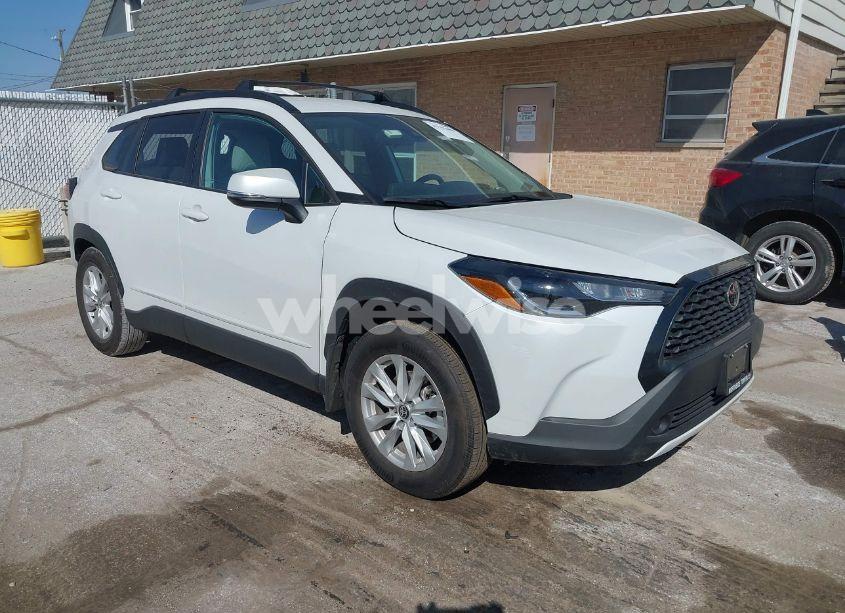 2022 Toyota Corolla CROSS LE (VIN 7MUCAABG7NV013235) main photo