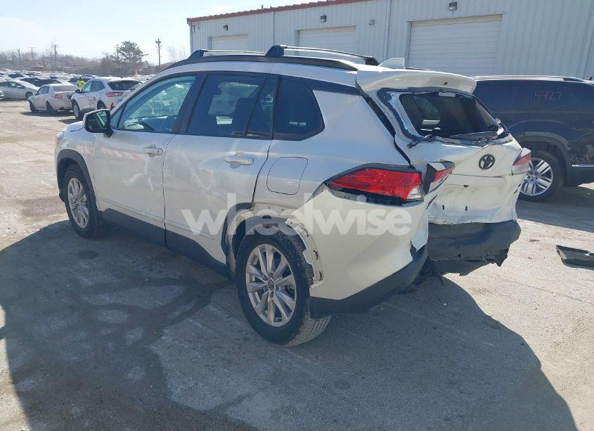 Photo 3 of 2022 Toyota Corolla CROSS LE (VIN 7MUCAABG7NV013235)