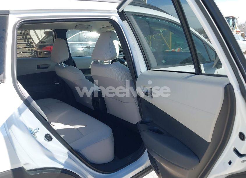 Photo 8 of 2022 Toyota Corolla CROSS LE (VIN 7MUCAABG7NV013235)