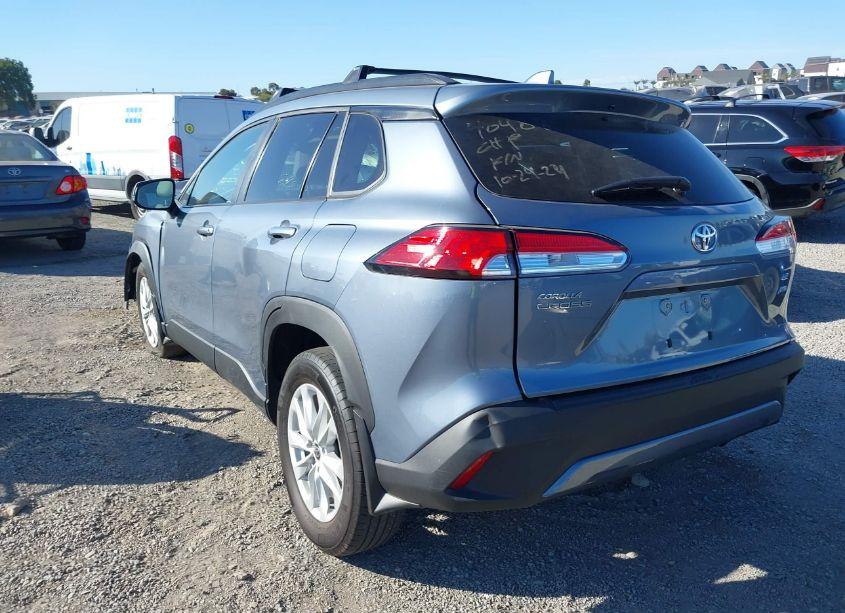 Photo 3 of 2023 Toyota Corolla CROSS LE (VIN 7MUCAABG7PV044598)