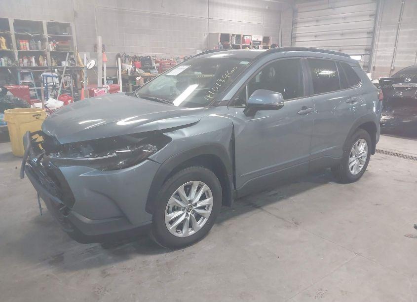 Photo 2 of 2024 Toyota Corolla CROSS LE (VIN 7MUCAABG8RV101801)