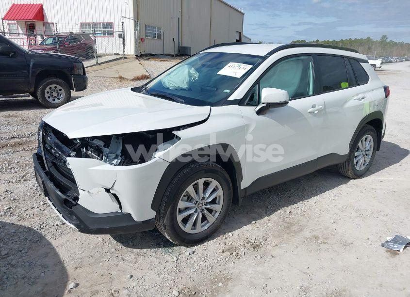 Photo 2 of 2024 Toyota Corolla CROSS LE (VIN 7MUCAABG8RV112538)