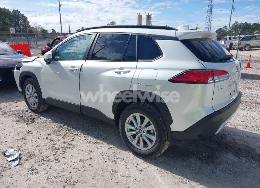 Photo 3 of 2024 Toyota Corolla CROSS LE (VIN 7MUCAABG8RV112538)
