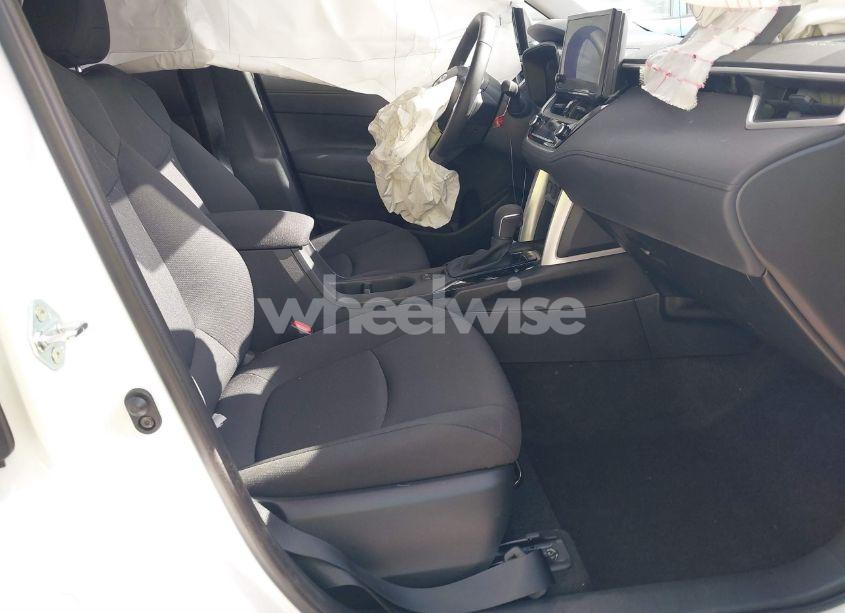 Photo 5 of 2024 Toyota Corolla CROSS LE (VIN 7MUCAABG8RV112538)