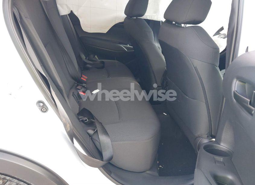 Photo 8 of 2024 Toyota Corolla CROSS LE (VIN 7MUCAABG8RV112538)