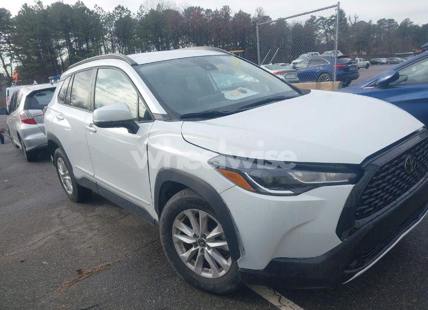 2022 Toyota Corolla CROSS LE (VIN 7MUCAABG9NV013978) main photo