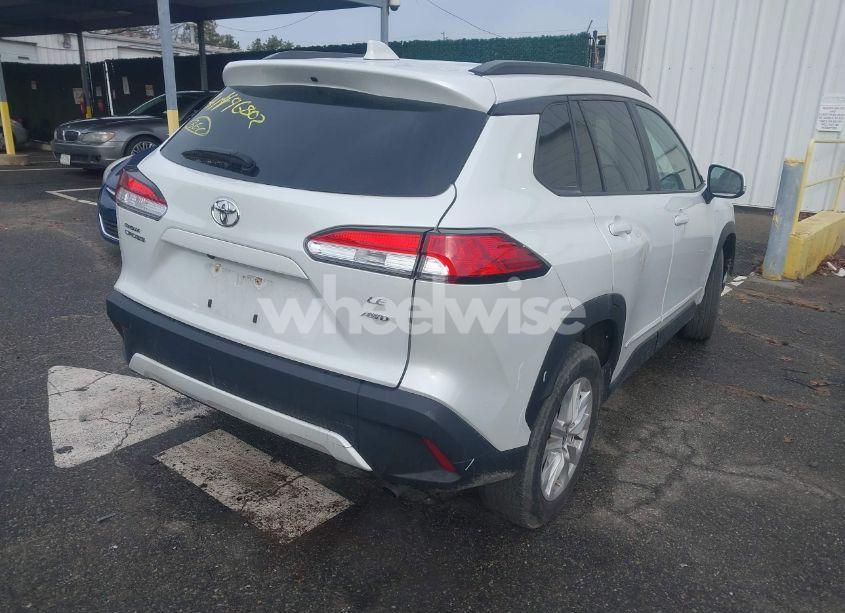 Photo 4 of 2022 Toyota Corolla CROSS LE (VIN 7MUCAABG9NV013978)