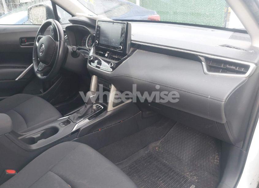 Photo 5 of 2022 Toyota Corolla CROSS LE (VIN 7MUCAABG9NV013978)