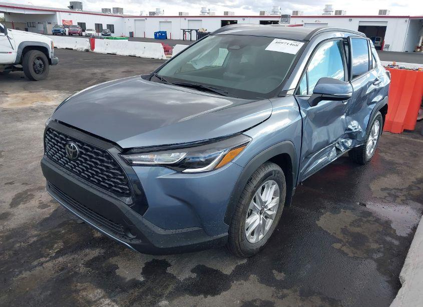 Photo 2 of 2024 Toyota Corolla CROSS LE (VIN 7MUCAABG9RV098889)