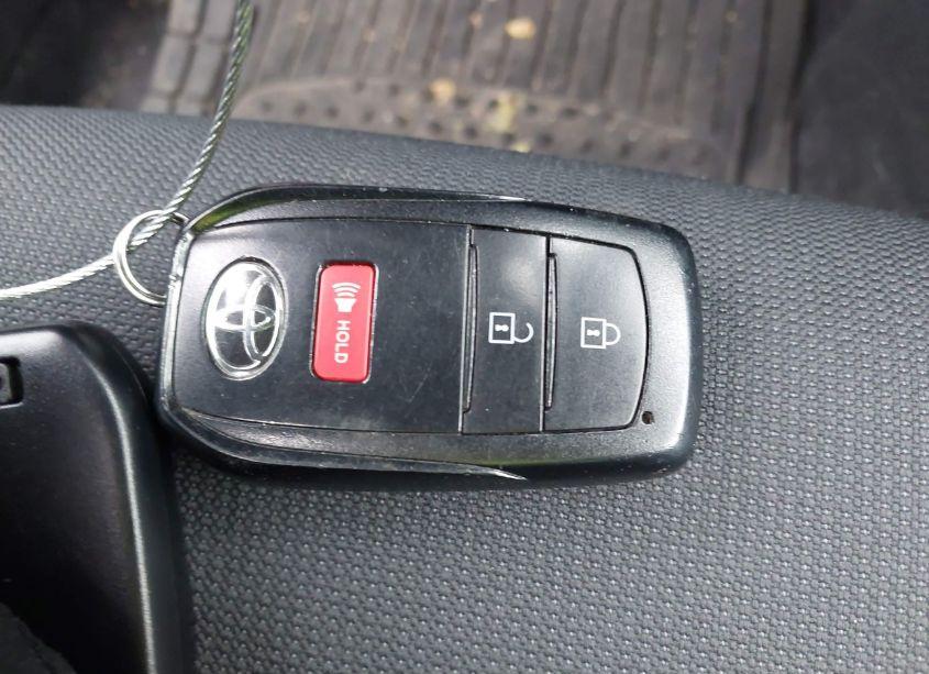 Photo 11 of 2022 Toyota Corolla CROSS LE (VIN 7MUCAABGXNV021300)