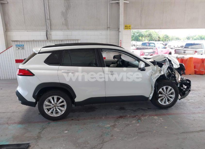Photo 13 of 2022 Toyota Corolla CROSS LE (VIN 7MUCAABGXNV026593)