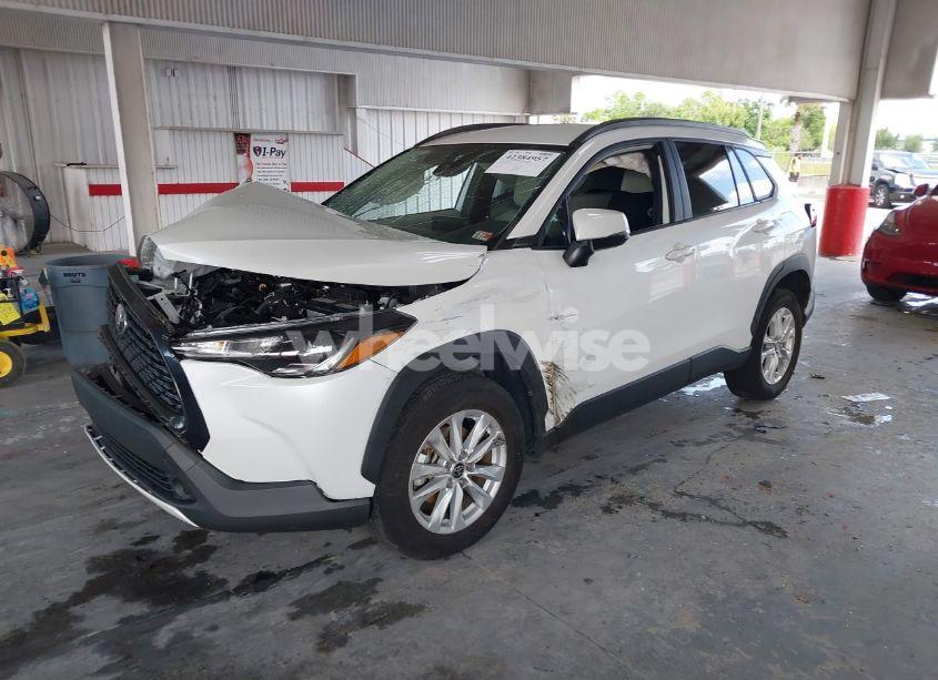 Photo 2 of 2022 Toyota Corolla CROSS LE (VIN 7MUCAABGXNV026593)