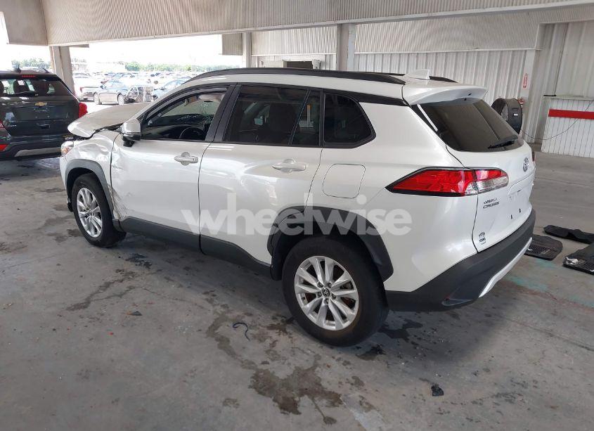 Photo 3 of 2022 Toyota Corolla CROSS LE (VIN 7MUCAABGXNV026593)