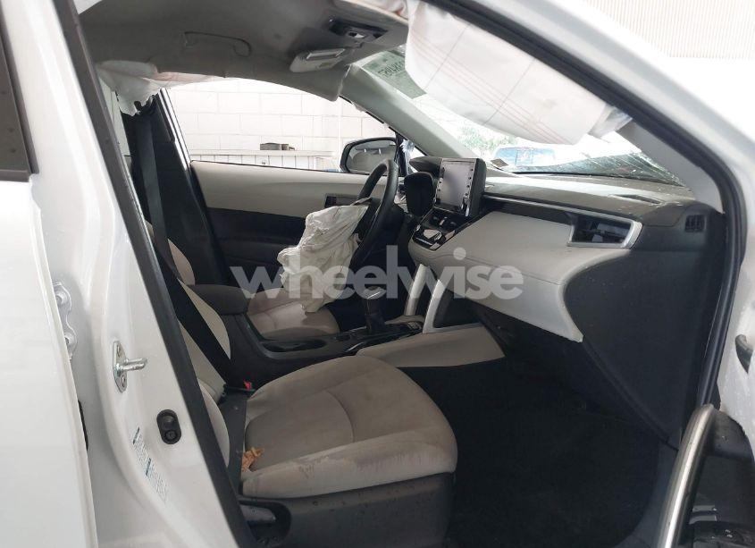 Photo 5 of 2022 Toyota Corolla CROSS LE (VIN 7MUCAABGXNV026593)