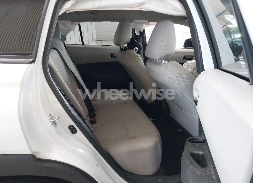 Photo 8 of 2022 Toyota Corolla CROSS LE (VIN 7MUCAABGXNV026593)