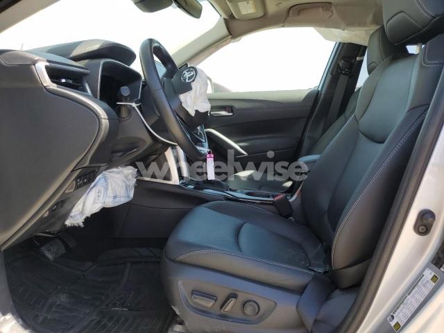 Photo 5 of 2023 TOYOTA COROLLA CROSS XLE (VIN 7MUDAAAG0PV042939)