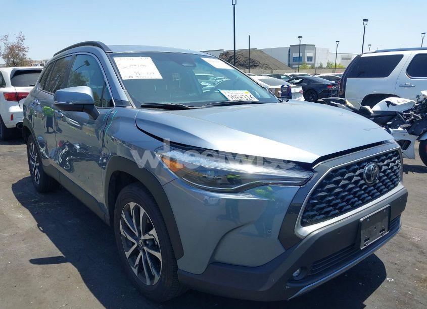 2024 Toyota Corolla CROSS XLE (VIN 7MUDAAAG0RV097510) main photo