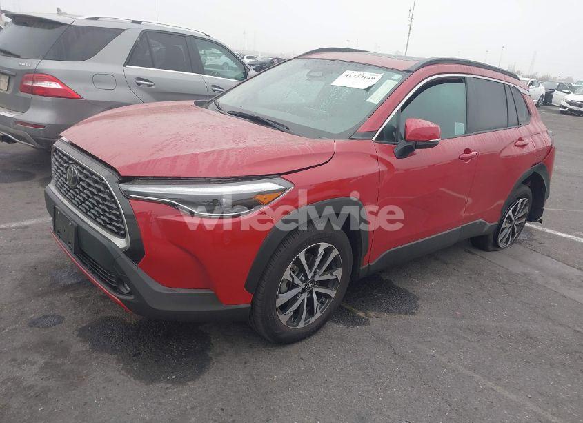 Photo 2 of 2024 Toyota Corolla CROSS XLE (VIN 7MUDAAAG0RV098544)