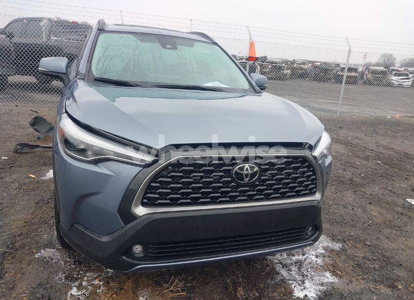 Photo 12 of 2022 Toyota Corolla CROSS XLE (VIN 7MUDAAAG2NV011575)