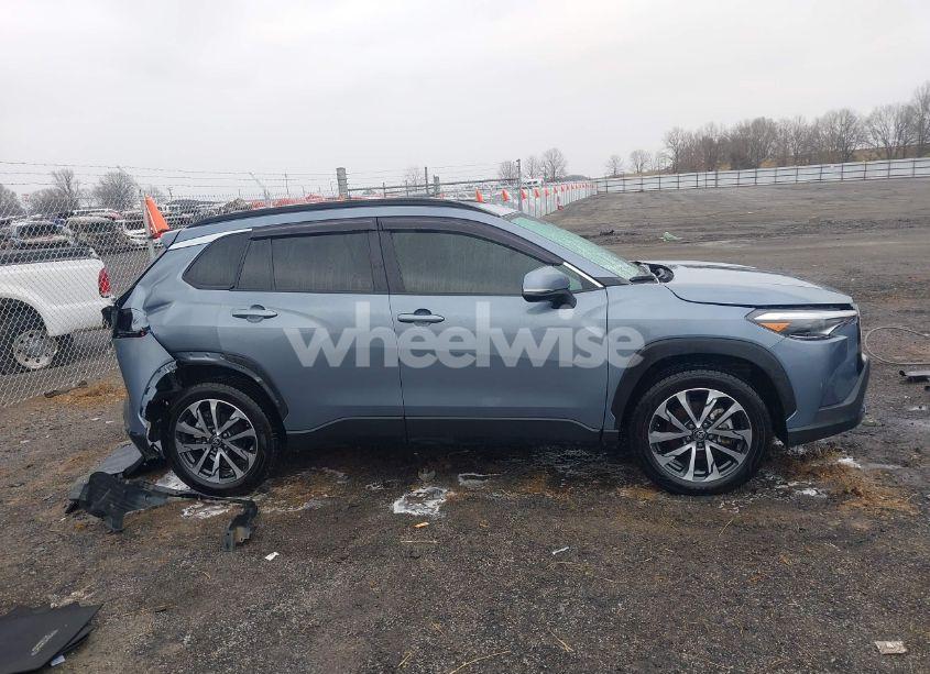 Photo 13 of 2022 Toyota Corolla CROSS XLE (VIN 7MUDAAAG2NV011575)