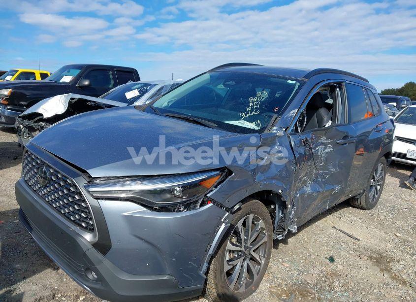 Photo 2 of 2023 Toyota Corolla CROSS XLE (VIN 7MUDAAAG2PV053666)