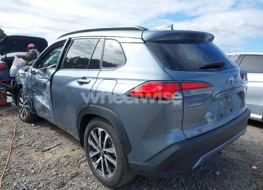 Photo 3 of 2023 Toyota Corolla CROSS XLE (VIN 7MUDAAAG2PV053666)