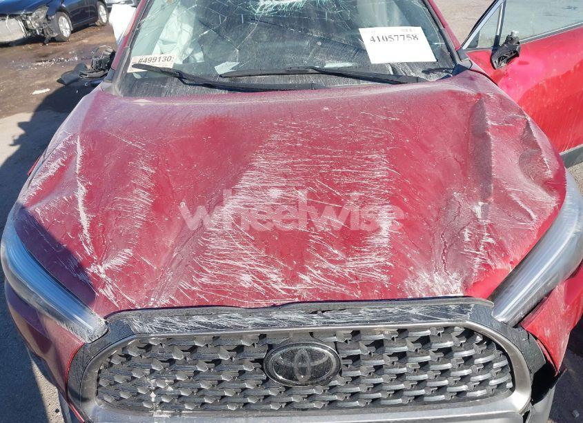 Photo 8 of 2023 Toyota Corolla CROSS XLE (VIN 7MUDAAAG2PV055420)