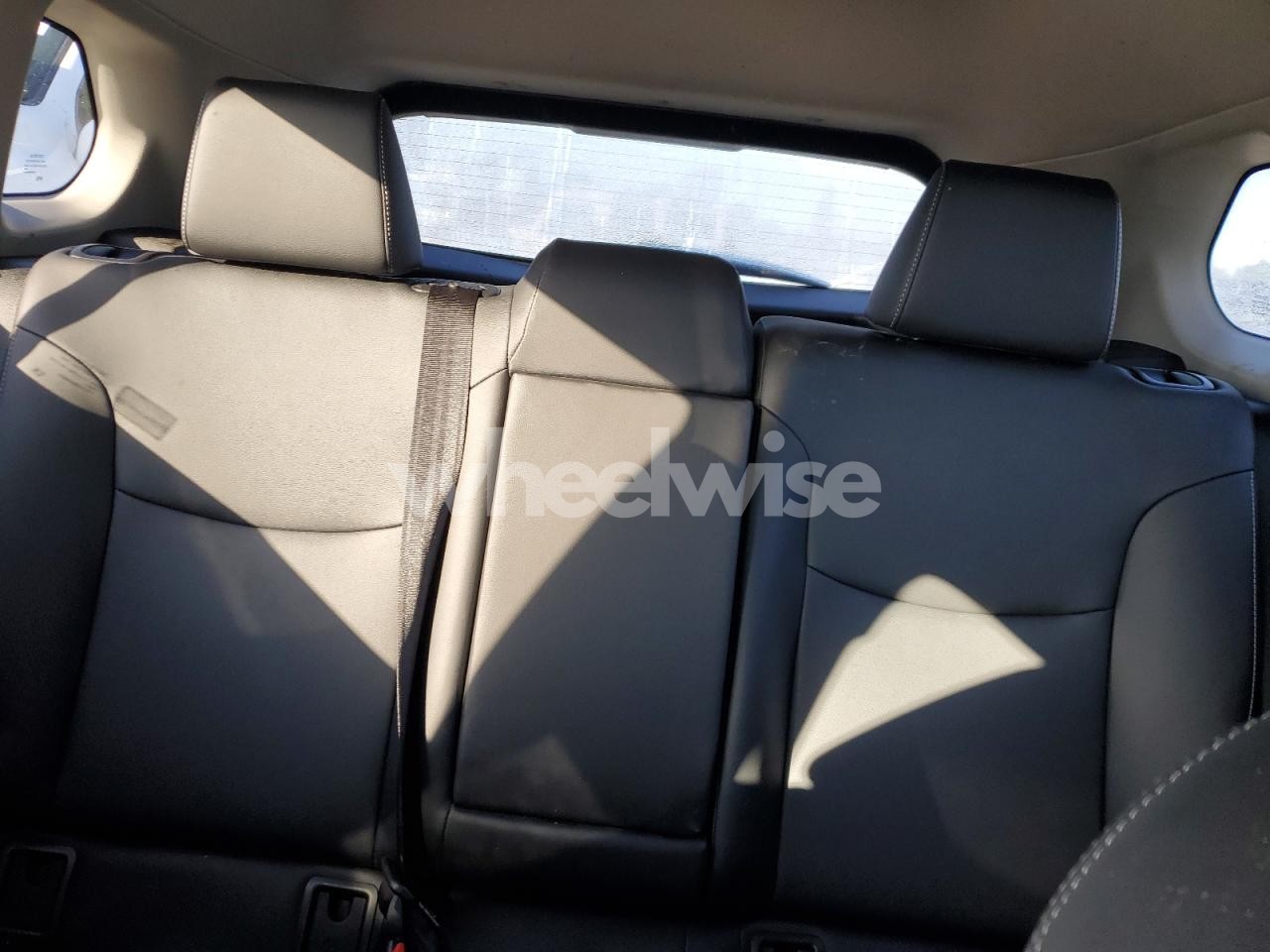 Photo 10 of 2022 TOYOTA COROLLA CROSS XLE (VIN 7MUDAAAG3NV017515)