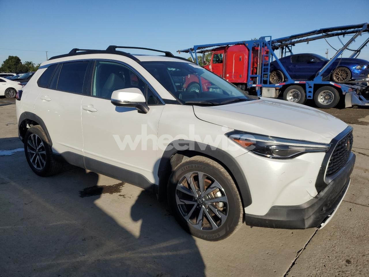 Photo 4 of 2022 TOYOTA COROLLA CROSS XLE (VIN 7MUDAAAG3NV017515)