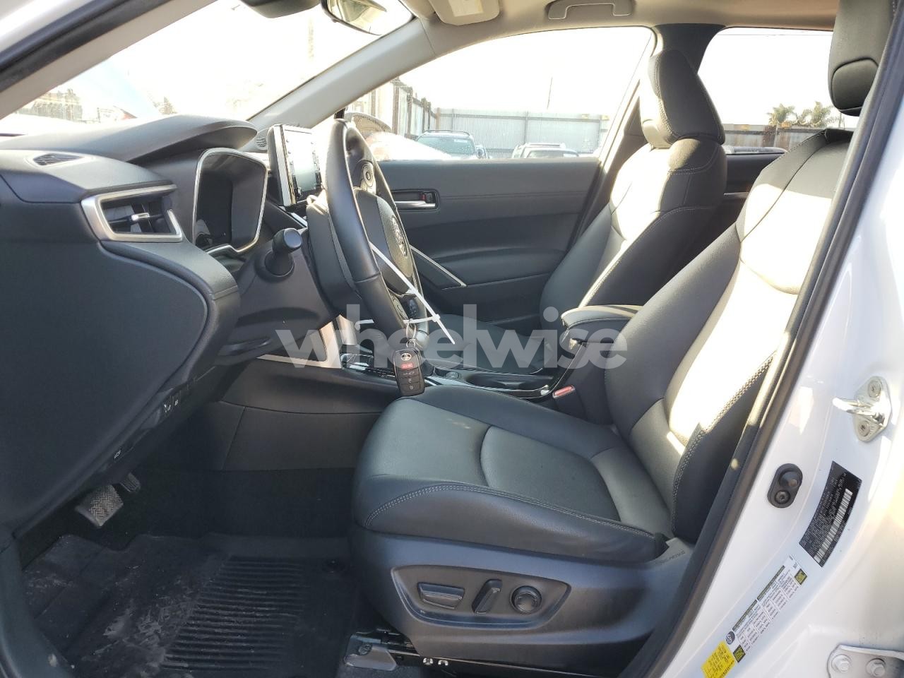 Photo 7 of 2022 TOYOTA COROLLA CROSS XLE (VIN 7MUDAAAG3NV017515)