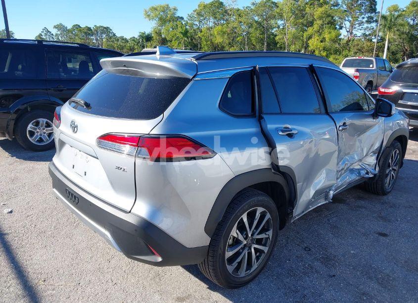 Photo 4 of 2022 Toyota Corolla CROSS XLE (VIN 7MUDAAAG3NV031155)