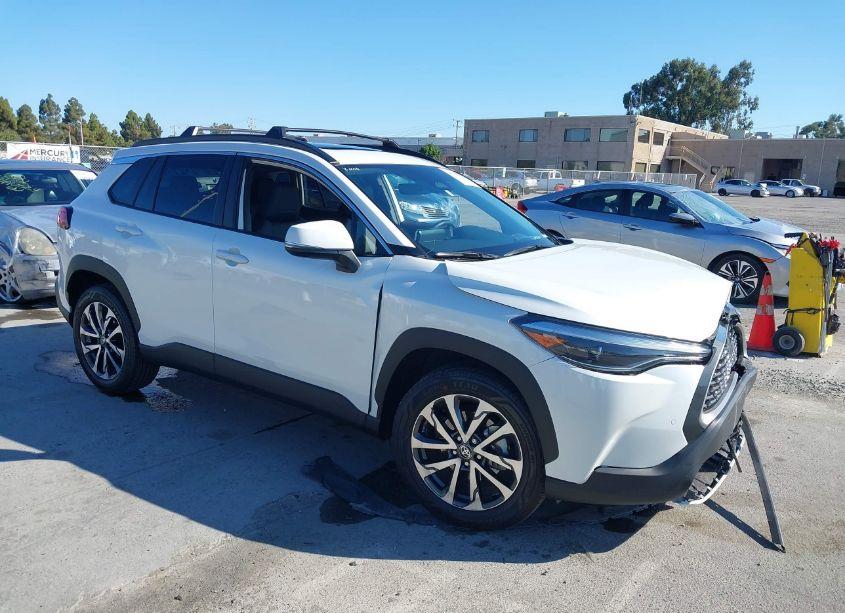 2023 Toyota Corolla CROSS XLE (VIN 7MUDAAAG3PV066281) main photo