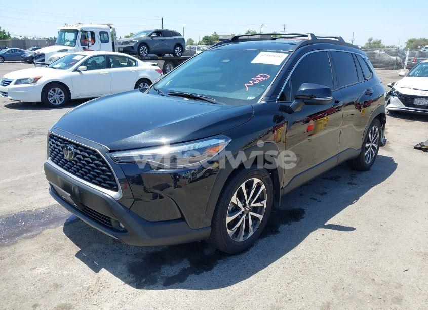 Photo 2 of 2023 Toyota Corolla CROSS XLE (VIN 7MUDAAAG3PV069634)